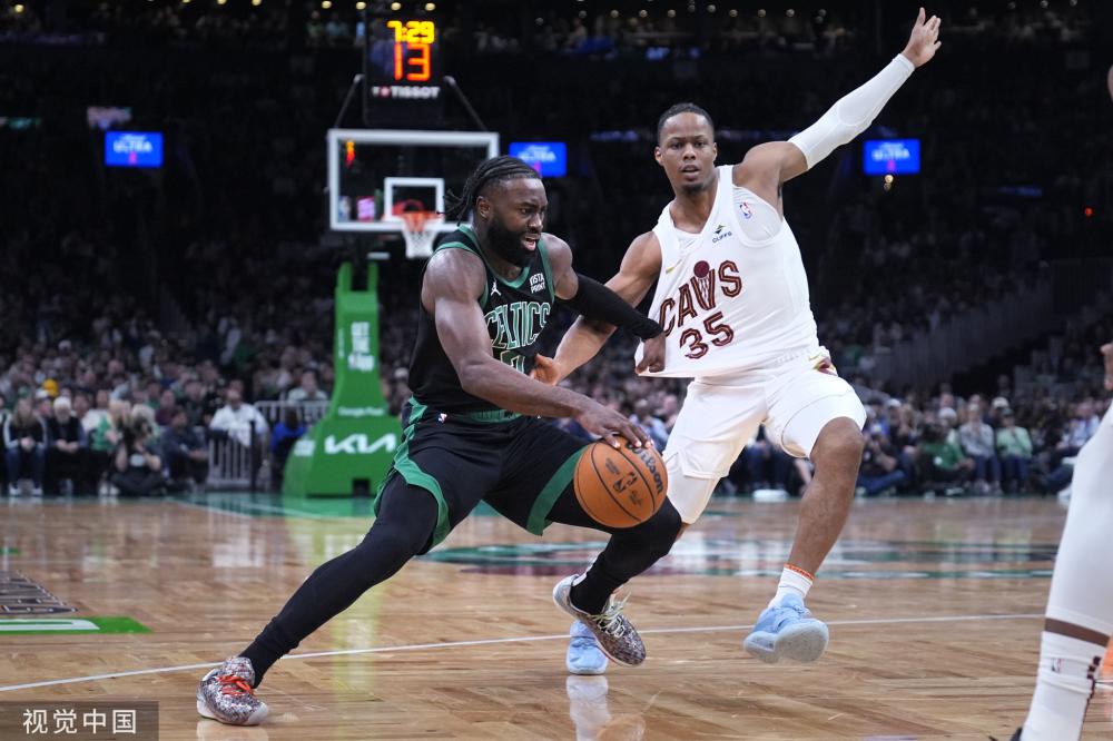 并在比赛中 并在比赛中