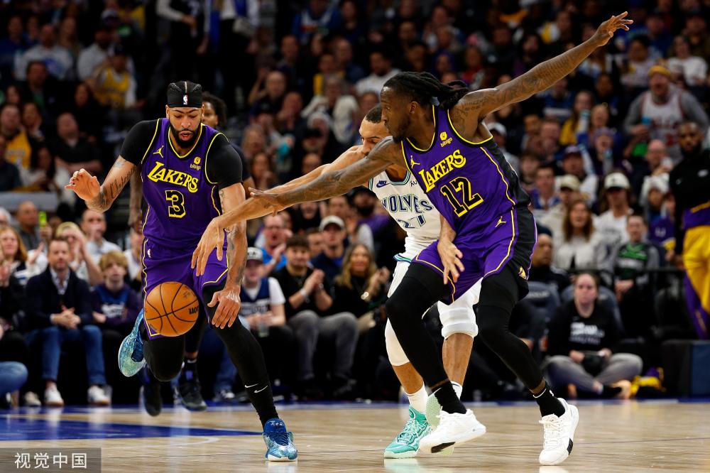 的表现受到 的表现受到